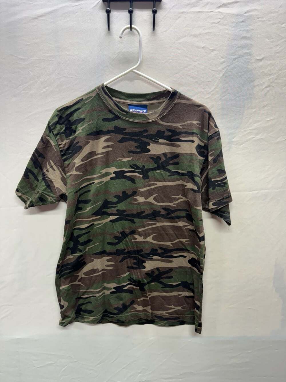 Graphite Sport T-Shirt Size L Green Camouflage Print Crew Neck